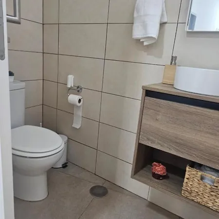 Sunshine B - Terrace - Coastal Escape Апартаменты *